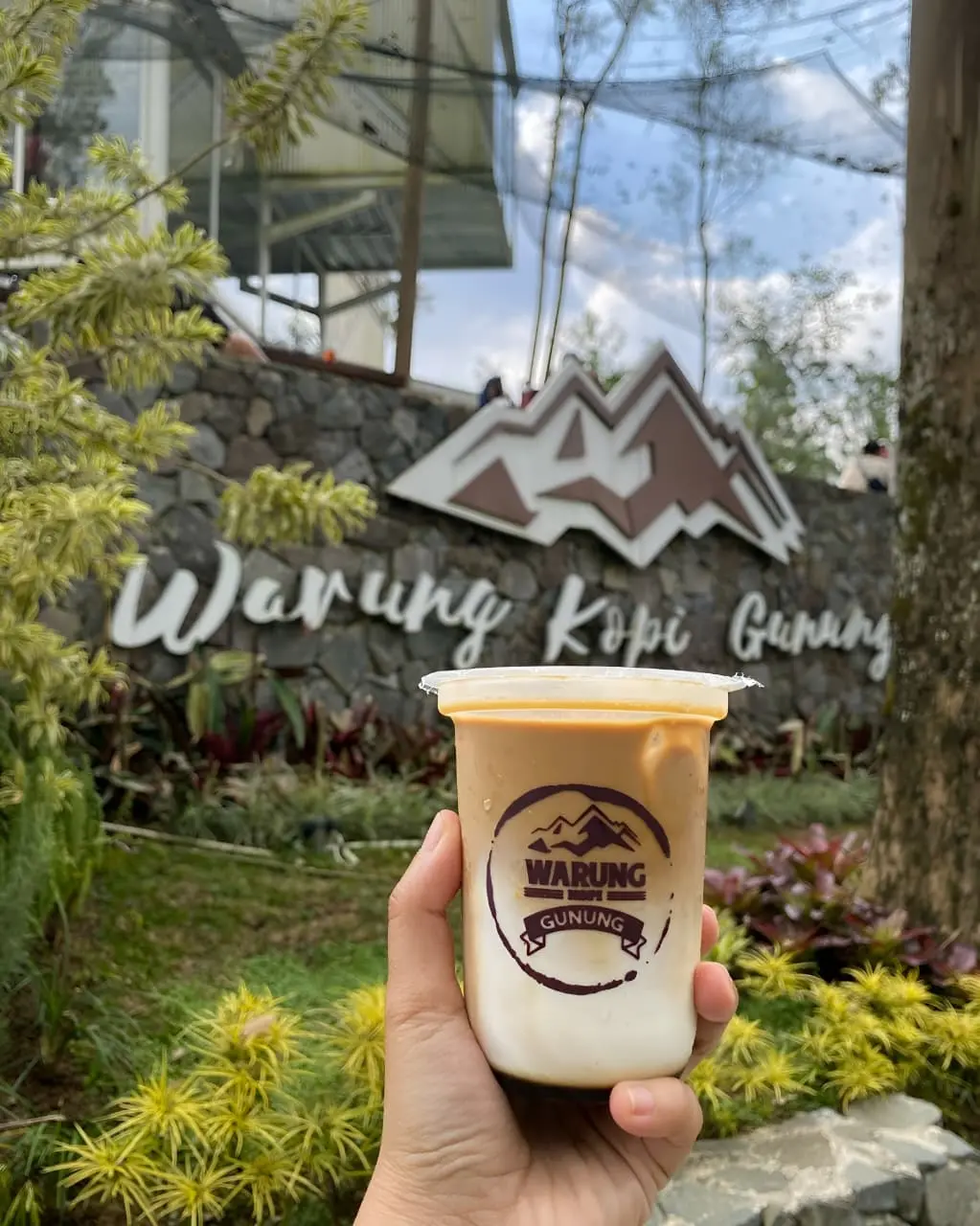 Kopi susu signature Warung Kopi Gunung